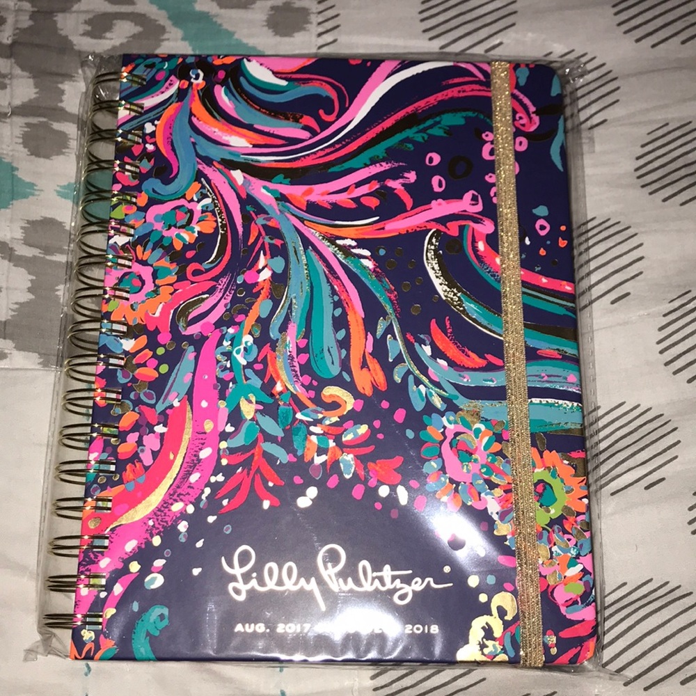 Lilly Pulitzer agenda Aug 17 thur Dec 18, Large!
